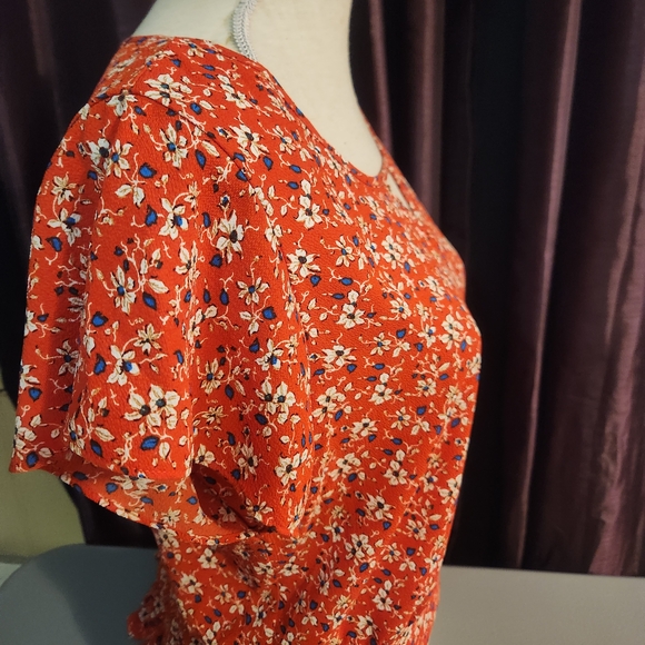 Chic Floral Cutout Red Blouse - Picture 4 of 13